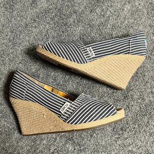 TOMS Peep Toe Navy Nautical Striped‎ Wedges with Box Size 6
